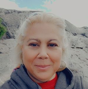 Meet your Posher, Lora